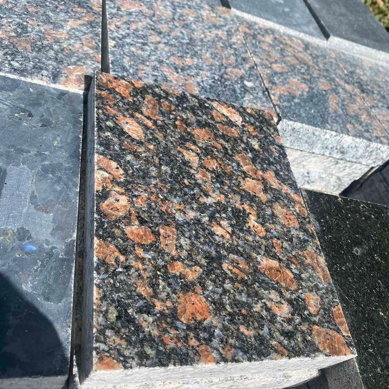 Application image for Granite - Pink Leopard. Dominant colors shown are brown, gray, orange/rust and pink. The color mix creates a warm feeling.