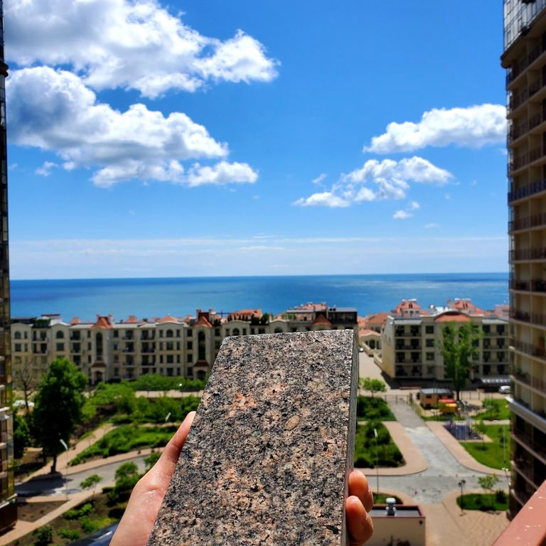 Feature image for Granite - Brown Coffee. The surface finish shown is flamed. The dominant color shown is brown. The color mix creates a warm feeling.