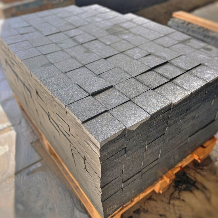 Application image for Gabbro - Dark Magma. The dominant color shown is gray. The color mix creates a warm feeling.