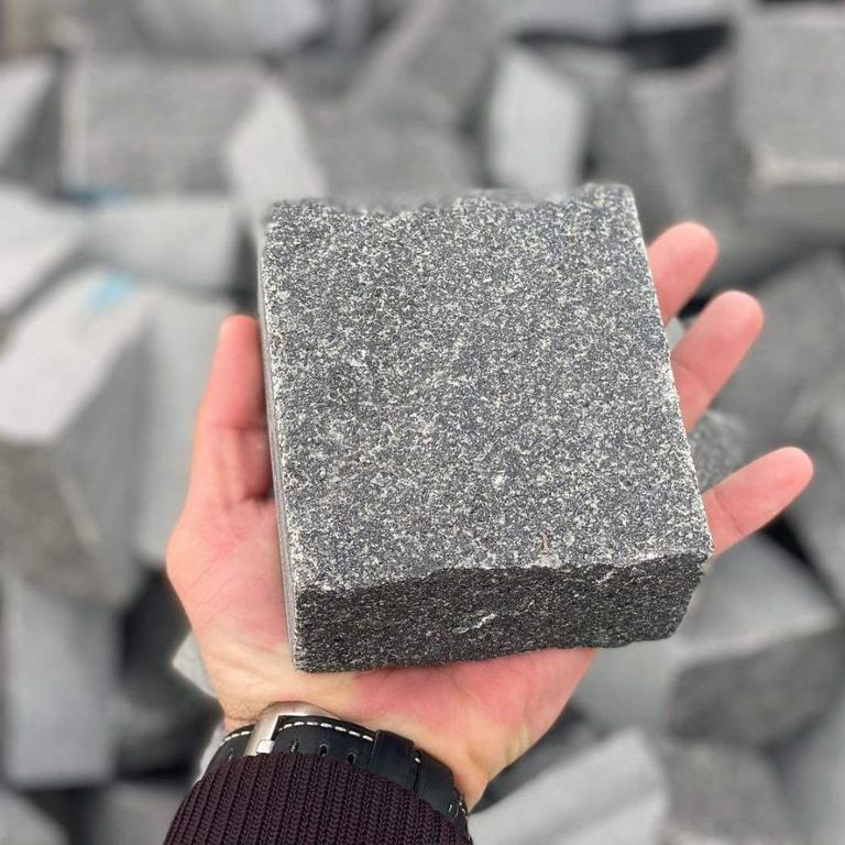 Application image for Gabbro - Dark Magma. The dominant color shown is gray. The color mix creates a warm feeling.