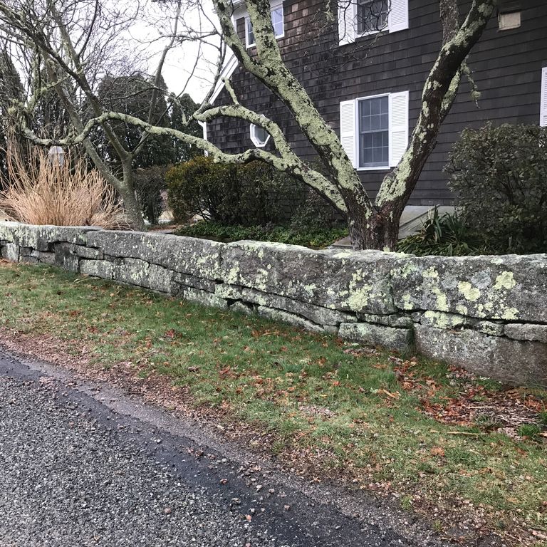 The image shows this material being used in a landscape wallstone application.