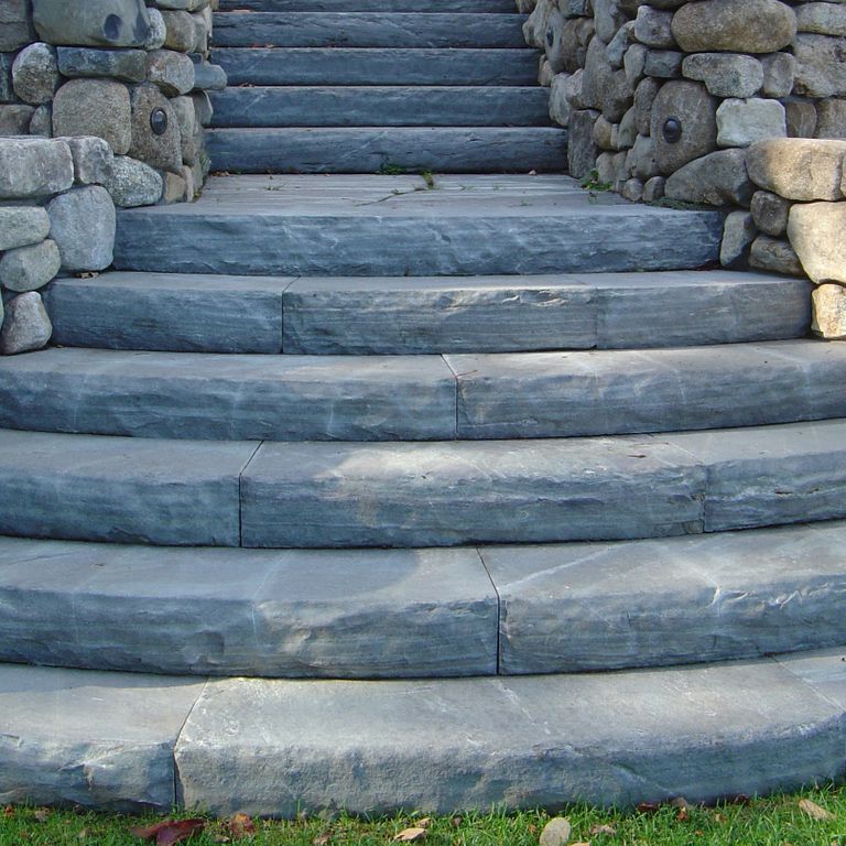 The image shows this material being used in a monolithic steps application. Dominant colors shown are blue and gray; with a white secondary. Regular color pattern.