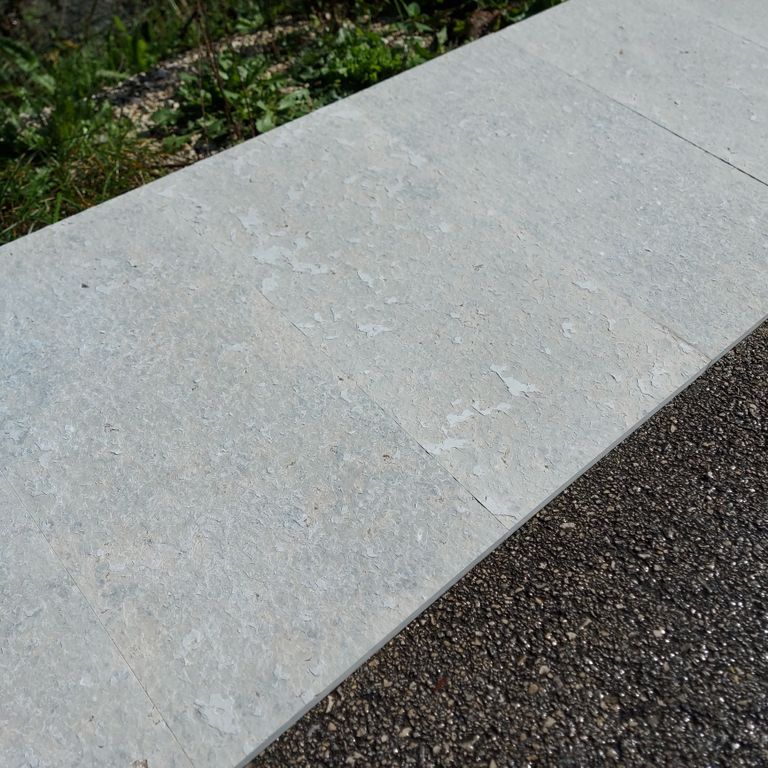 Application image for Limestone - Mountain Hard Blue. The surface finish shown is . The dominant color shown is gray. The color mix creates a warm feeling.