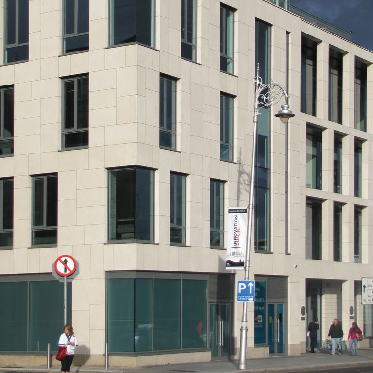 Feature image for Snow White Limestone. The image shows this material being used for full bed veneer and thin veneer. Dominant colors shown are beige and cream; with a white secondary. Solid color pattern.