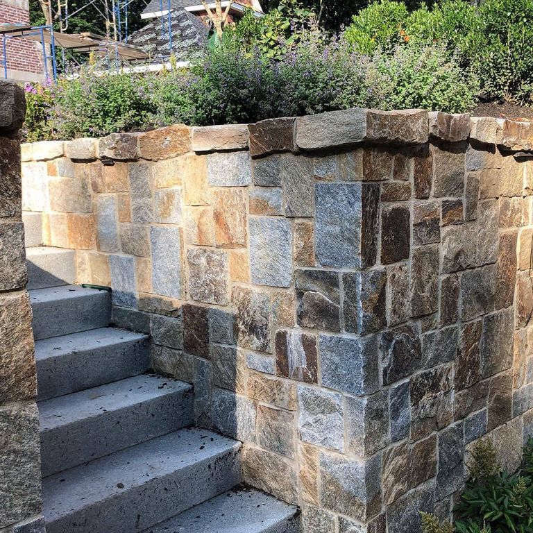 Application image for Granite - Nutmeg Ridge. The image shows this material being used for full bed veneer and thin veneer.