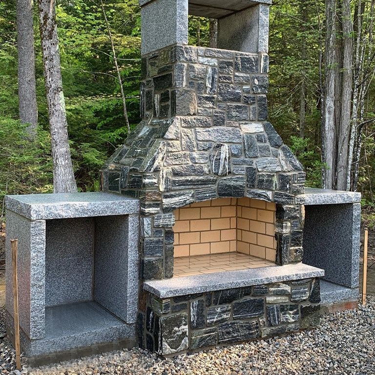 Application image for Granite - American Mist. The image shows this material being used for outdoor fire concepts and thin veneer. The dominant color shown is gray. The color mix creates a cool feeling.