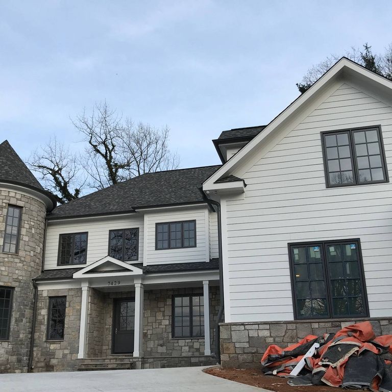 Application image for Harbor Mist Granite. The image shows this material being used for full bed veneer and thin veneer. The surface finish shown is split-face. The dominant color shown is gray. Regular color pattern.