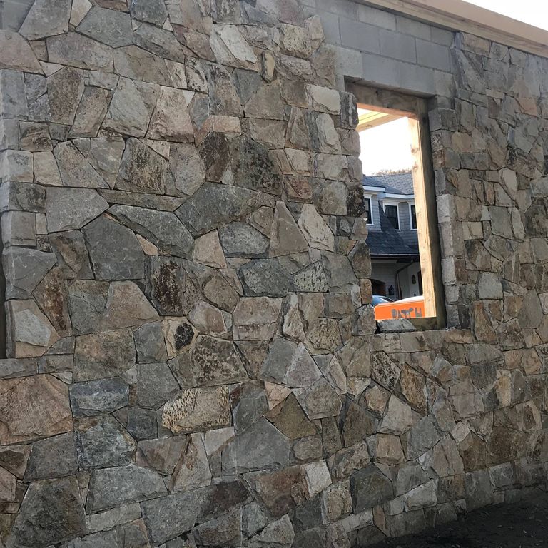 Application image for Granite - Colonial Tan. The image shows this material being used for full bed veneer and thin veneer.