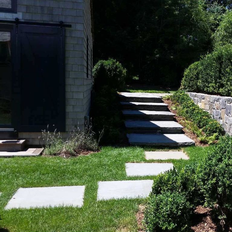 Application image for Bluestone - Blue/Gray - Natural Cleft Surface. The image shows this material being used in a path pavers application.