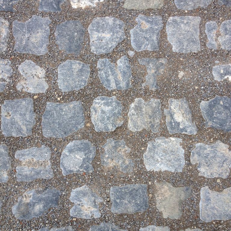 Application image for Reclaimed Belgian Bluestone Cobblestones. The surface finish shown is . Dominant colors shown are blue and gray. The color mix creates a cool feeling.