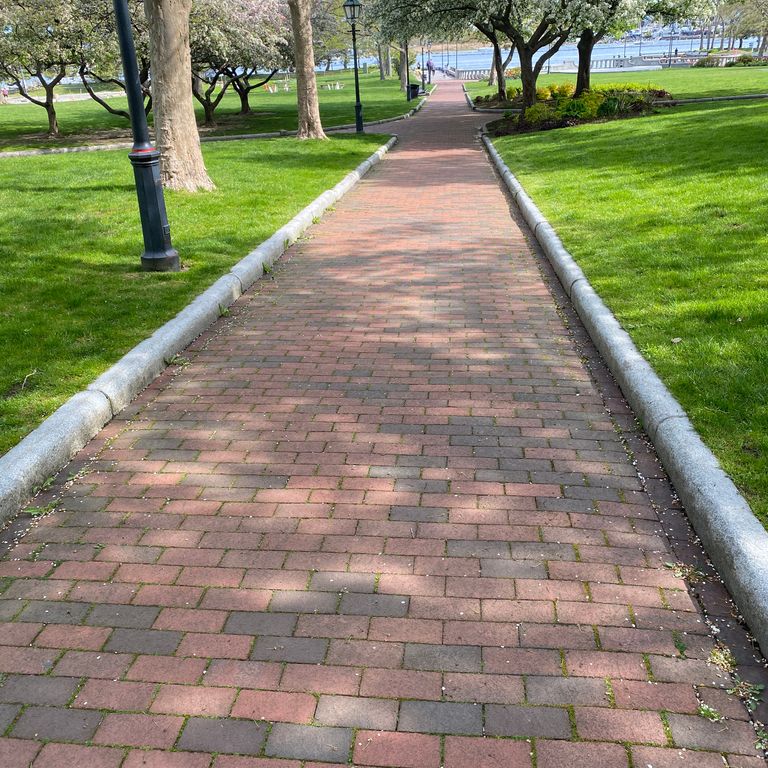 Application image for Kitledge Grey Granite. The image shows this material being used in a landscape curbing & edging application. This is a building and landscape stone for indoor and outdoor commercial and residential applications. Suitable for general use, freeze-thaw conditions, low heat absorption surfaces, high traffic areas, low slipperiness surfaces and high heel compatibilty situations. Moderate to higher on the price spectrum.
