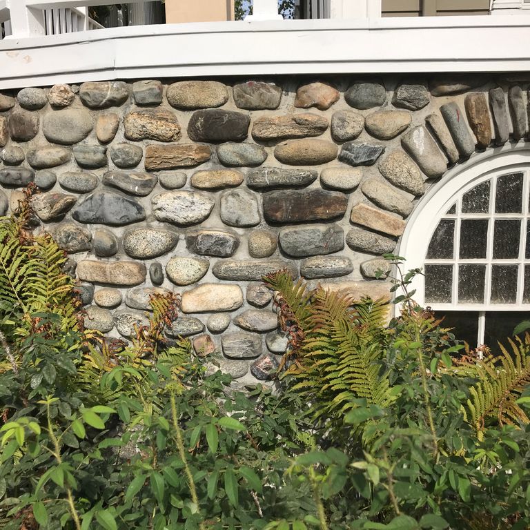 Application image for Beach Rounds. The image shows this material being used in a full bed veneer application. The surface finish shown is . Dominant colors shown are beige, brown, gray and tan. The color mix creates a warm feeling. Regular color pattern.
