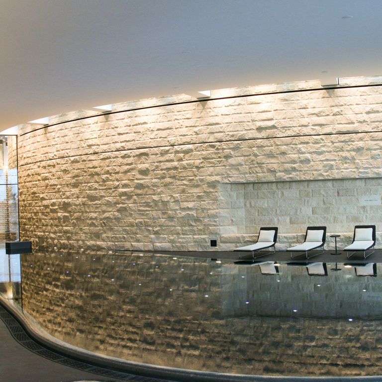 Application image for Limestone - Bavarian Beige. The image shows this material being used for full bed veneer, thin veneer and interior cladding. The surface finish shown is split-face. The dominant color shown is beige. The color mix creates a warm feeling. Regular color pattern.