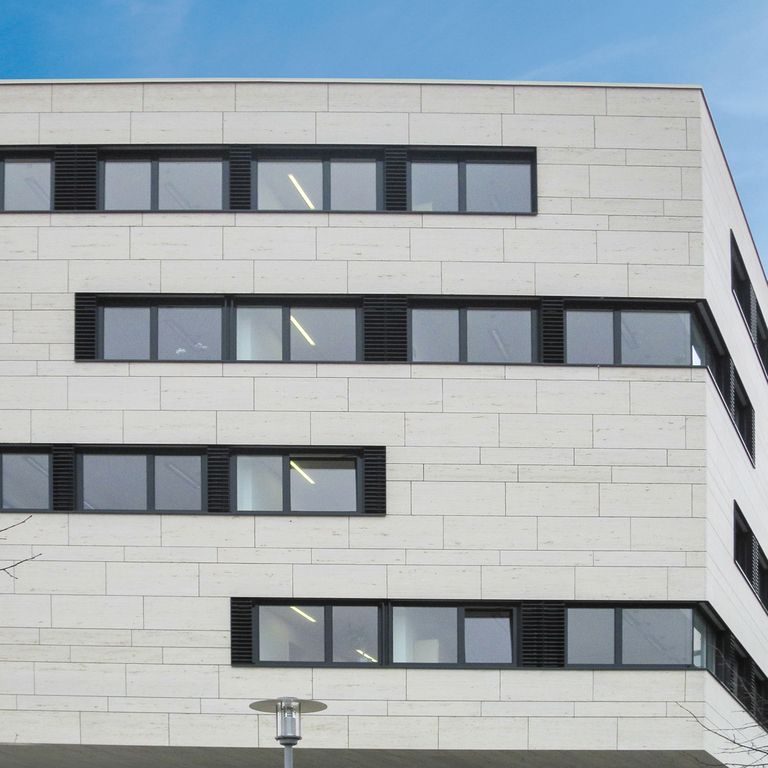 The image shows this material being used for full bed veneer and thin veneer.