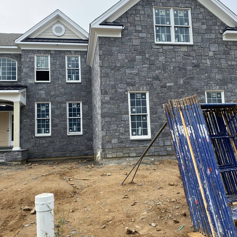 Application image for Raven Hill Granite. The image shows this material being used in a thin veneer application. The surface finish shown is split-face. The dominant color shown is gray. The color mix creates a cool feeling. Regular color pattern.