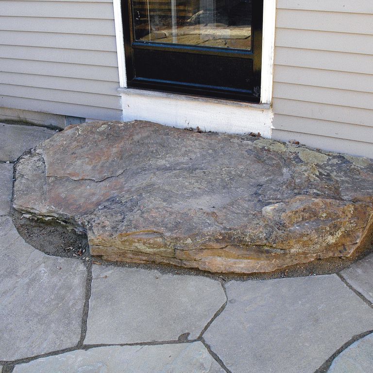 Application image for Pennsylvania Fieldstone. The image shows this material being used in a landings application. This is a landscape stone for outdoor commercial and residential applications. Suitable for general use, freeze-thaw conditions, high traffic areas and low slipperiness surfaces situations. Low to high on the price spectrum.