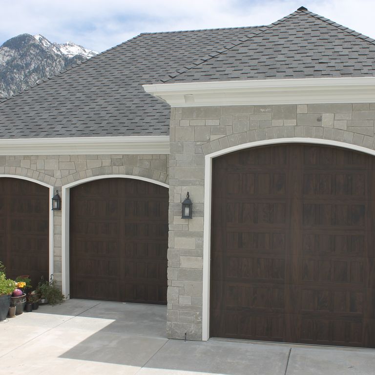 Application image for Platinum Limestone. The image shows this material being used for full bed veneer and thin veneer. The surface finish shown is split-face. The dominant color shown is gray; with a cream secondary. The color mix creates a cool feeling. Regular color pattern.