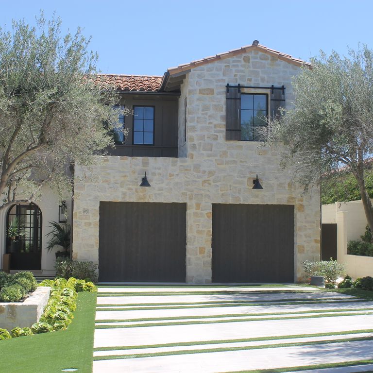 Application image for Honey Buff Limestone. The image shows this material being used for full bed veneer and thin veneer. The surface finish shown is split-face. Dominant colors shown are gray and tan; with a brown secondary. The color mix creates a warm feeling. Regular color pattern.