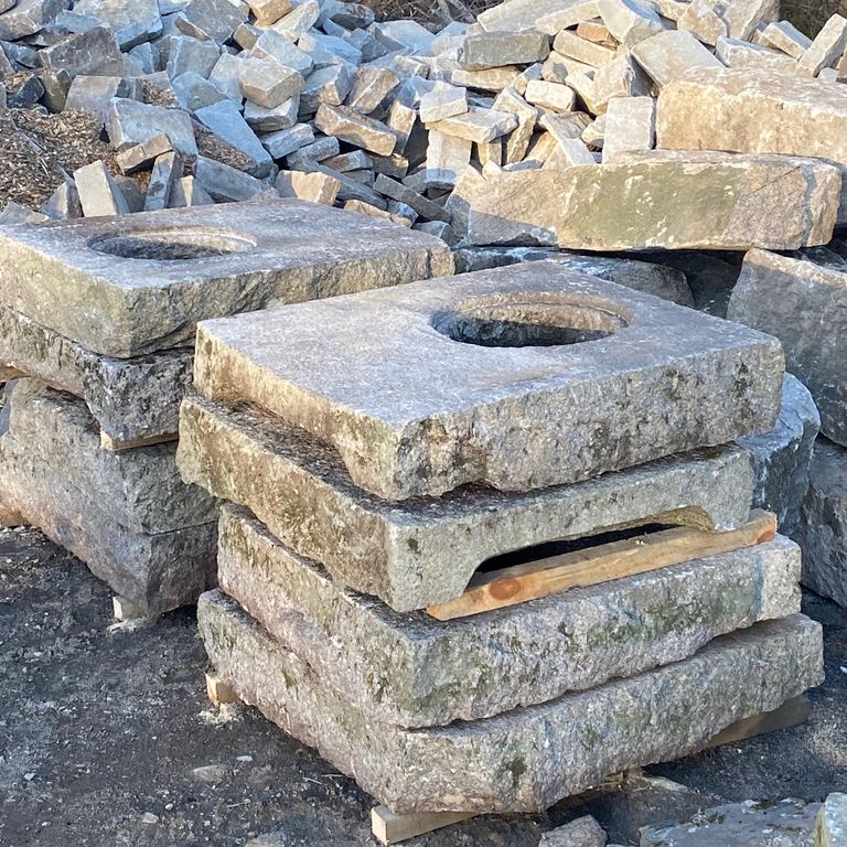 Application image for Granite - Reclaimed - Historic Streetscape Stones. The surface finish shown is . The dominant color shown is gray; with pink and white secondaries. The color mix creates a cool feeling. Fine speckled color pattern.