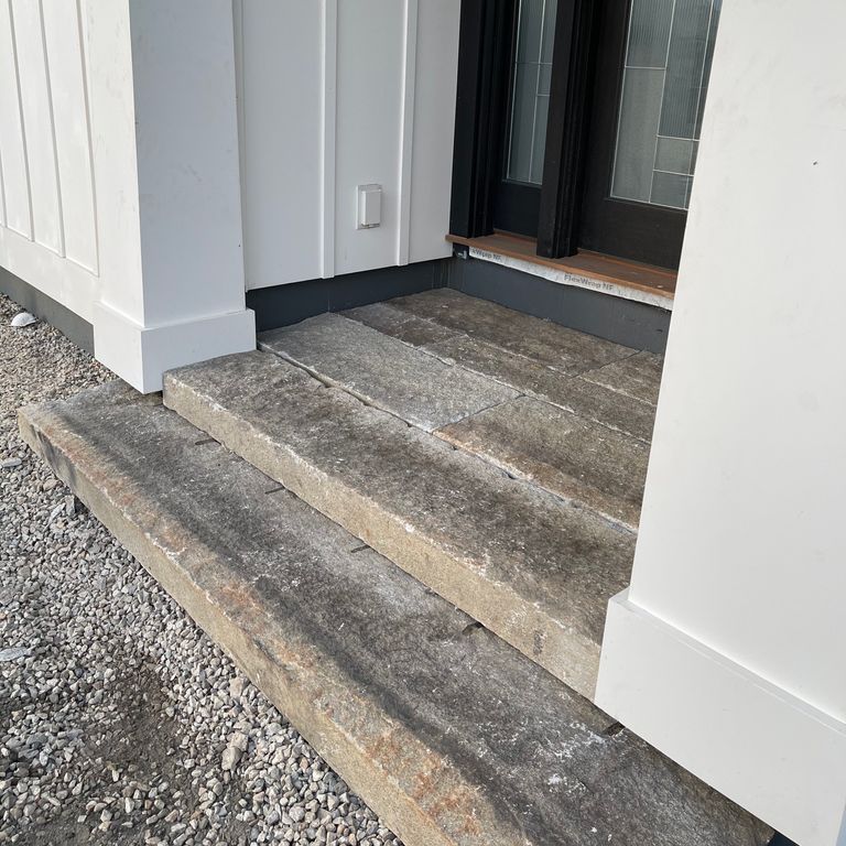The image shows this material being used in a monolithic steps application. The dominant color shown is gray; with beige, black, blue and brown secondaries.