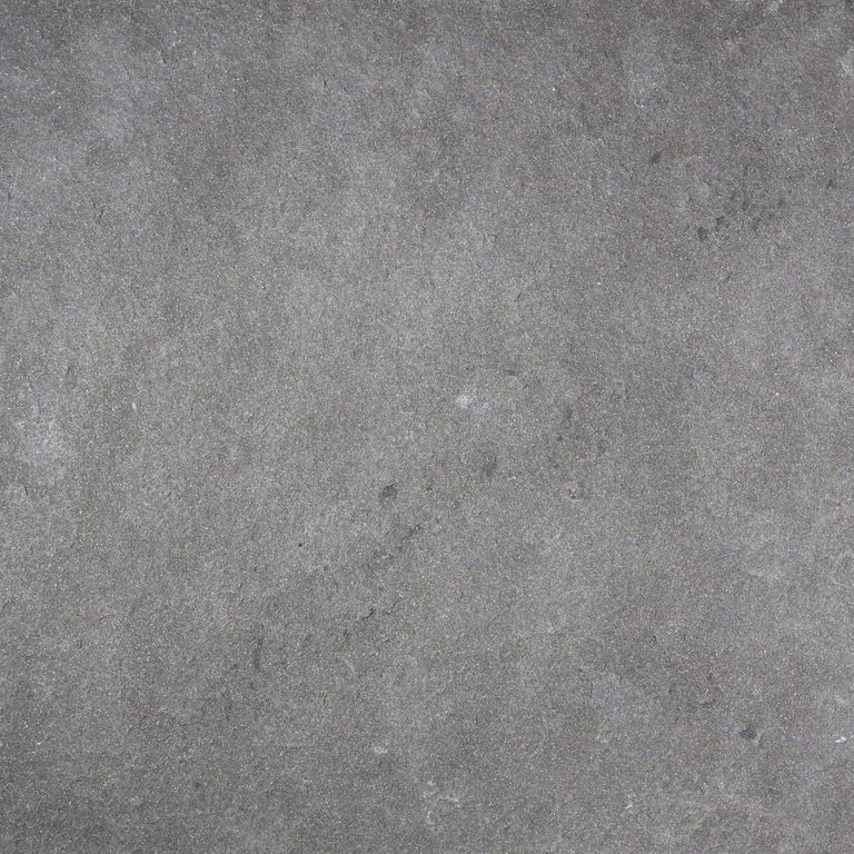 Swatch image for Sugus Bluestone. The surface finish shown is flamed. The dominant color shown is gray. The color mix creates a cool feeling. Regular color pattern.