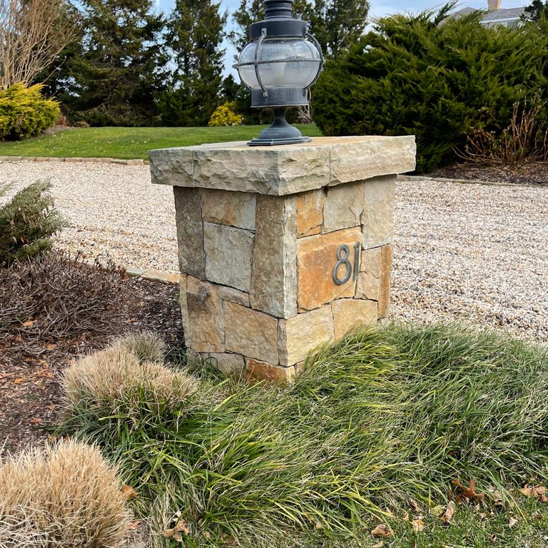 Application image for South Bay Quartzite. The image shows this material being used for full bed veneer and thin veneer. The surface finish shown is split-face. Dominant colors shown are brown, orange/rust and tan; with beige, gray and cream secondaries. The color mix creates a warm feeling. Regular and blotched color patterns.