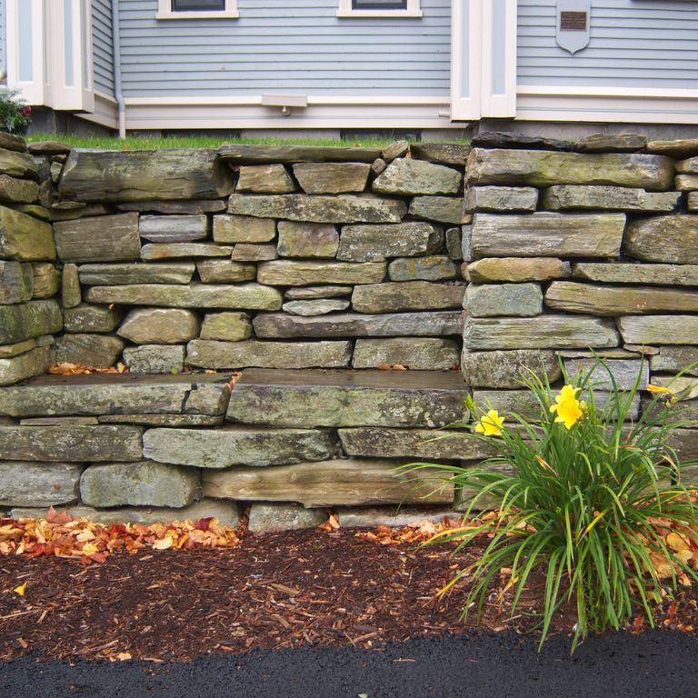 Application image for Mystic Mountain Natural - Wallstone. The image shows this product being used in a landscape wallstone application.