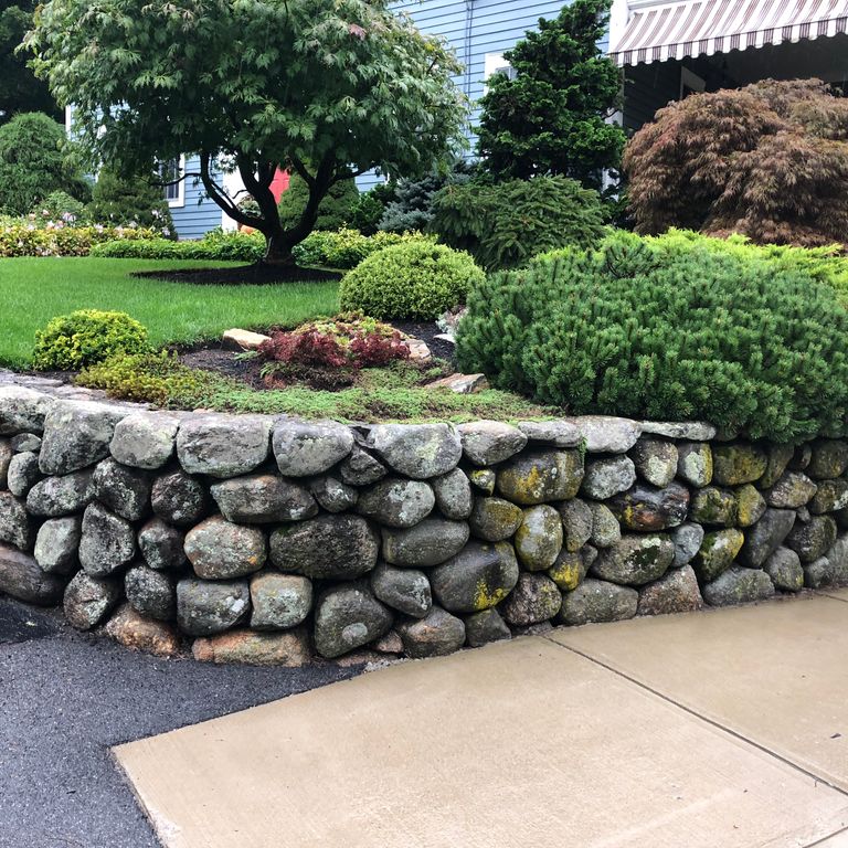 The image shows this product being used for landscape wallstone and retaining wall.