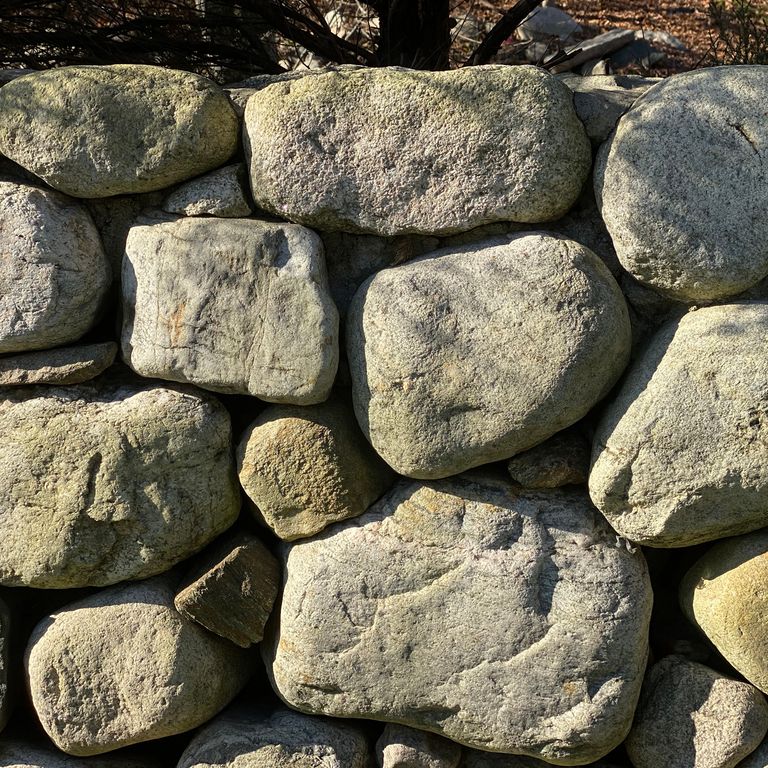 New England Fieldstone - Buff Rounds Wallstone