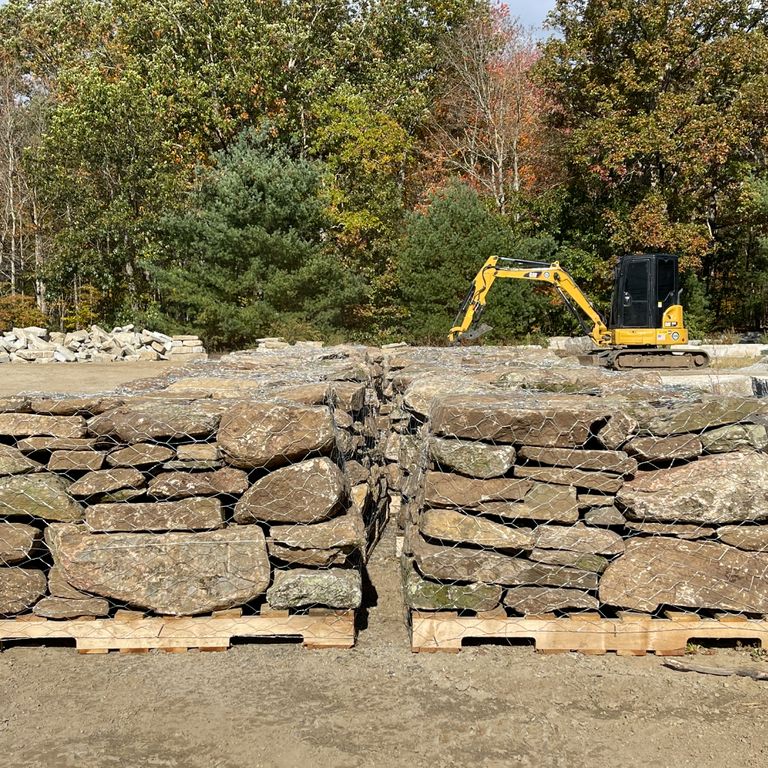 Application image for New England Fieldstone - Wallstone Run Mix. The surface finish shown is weathered. Dominant colors shown are brown and tan. The color mix creates a warm feeling.