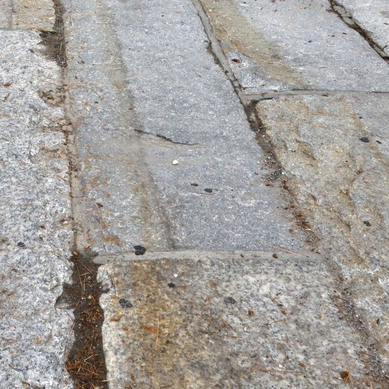 Reclaimed Granite Curbstone - Driveway Apron