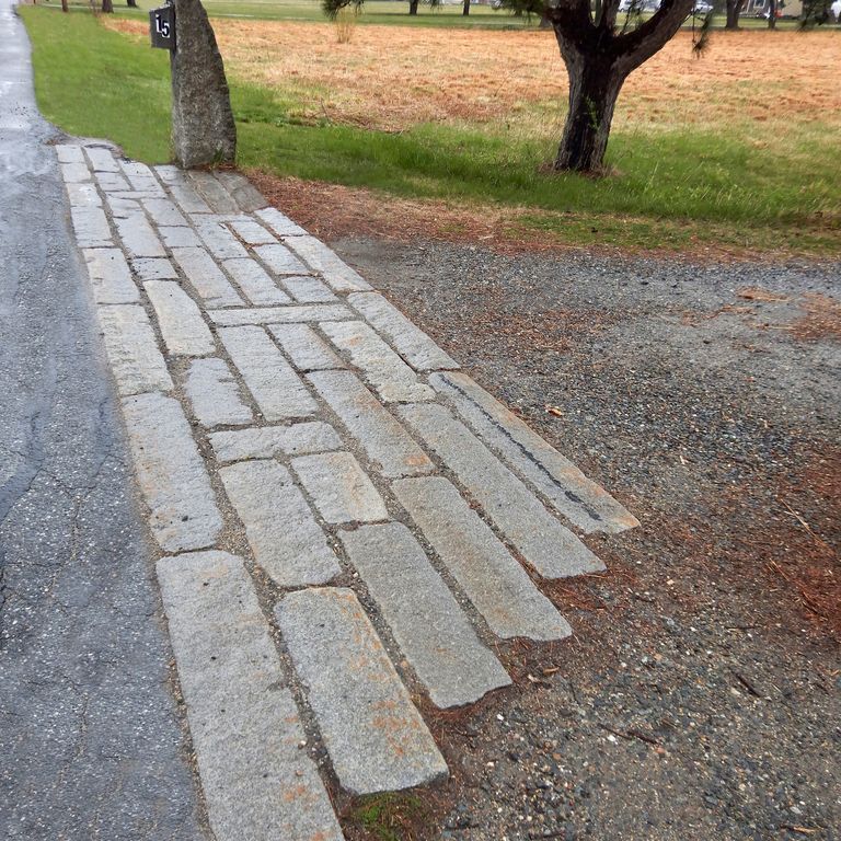 Reclaimed Granite Curbstone - Driveway Apron