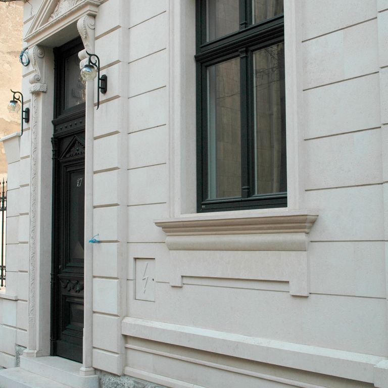 The image shows this product being used for architectural elements and full bed veneer.
