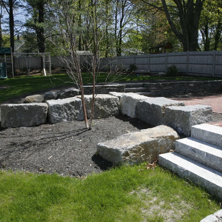 The image shows this product being used for landscape wallstone and landscape curbing & edging.