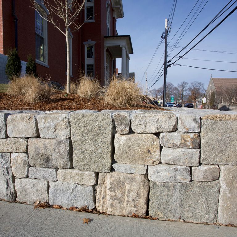 The image shows this product being used in a landscape wallstone application.