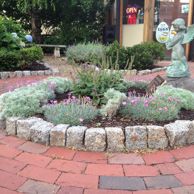 Reclaimed New England Cobblestones - Medium Edging