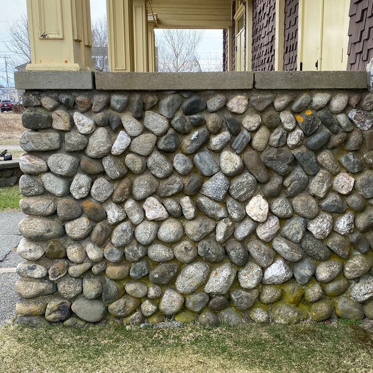 The image shows this product being used for full bed veneer and retaining wall.