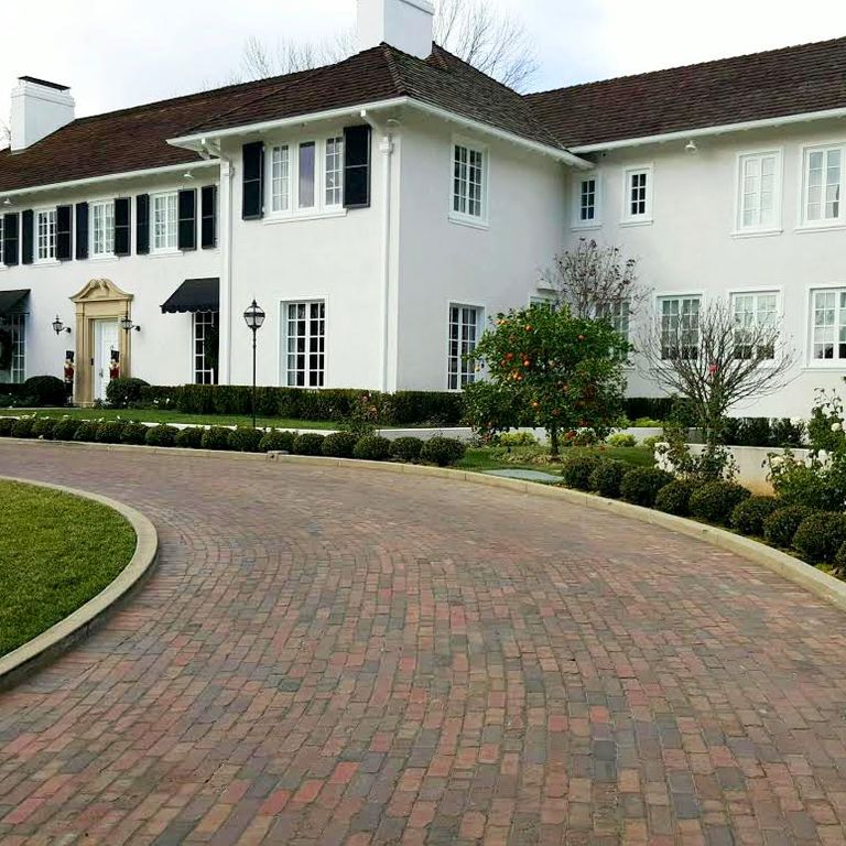 Application image for Brick - Reclaimed Midwest - Pavers. The image shows this product being used in a driveway pavers application. Dominant colors shown are brown and red. The color mix creates a warm feeling.
