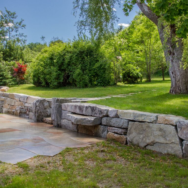The image shows this product being used in a landscape wallstone application.