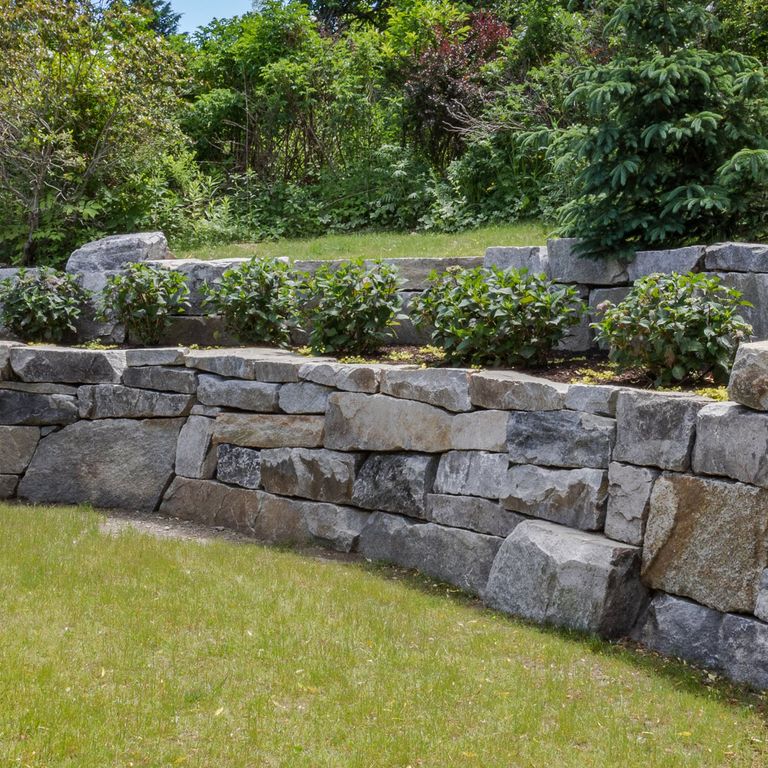 The image shows this product being used in a landscape wallstone application.