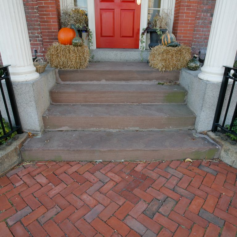 Application image for Reclaimed Brownstone Steps. The image shows this product being used in a monolithic steps application. This is a building and landscape stone for indoor and outdoor commercial and residential applications. Suitable for general use, freeze-thaw conditions, low slipperiness surfaces and high heel compatibilty situations. Relatively higher in price.