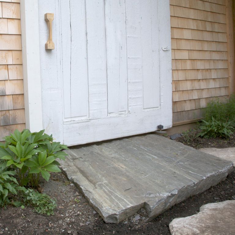 Application image for Mystic Mountain Natural - Steps & Landings. The image shows this product being used for landings and monolithic steps. This is a building and landscape stone for outdoor residential applications. Suitable for general use, freeze-thaw conditions, high traffic areas, low slipperiness surfaces and high heel compatibilty situations. Higher to high on the price spectrum.