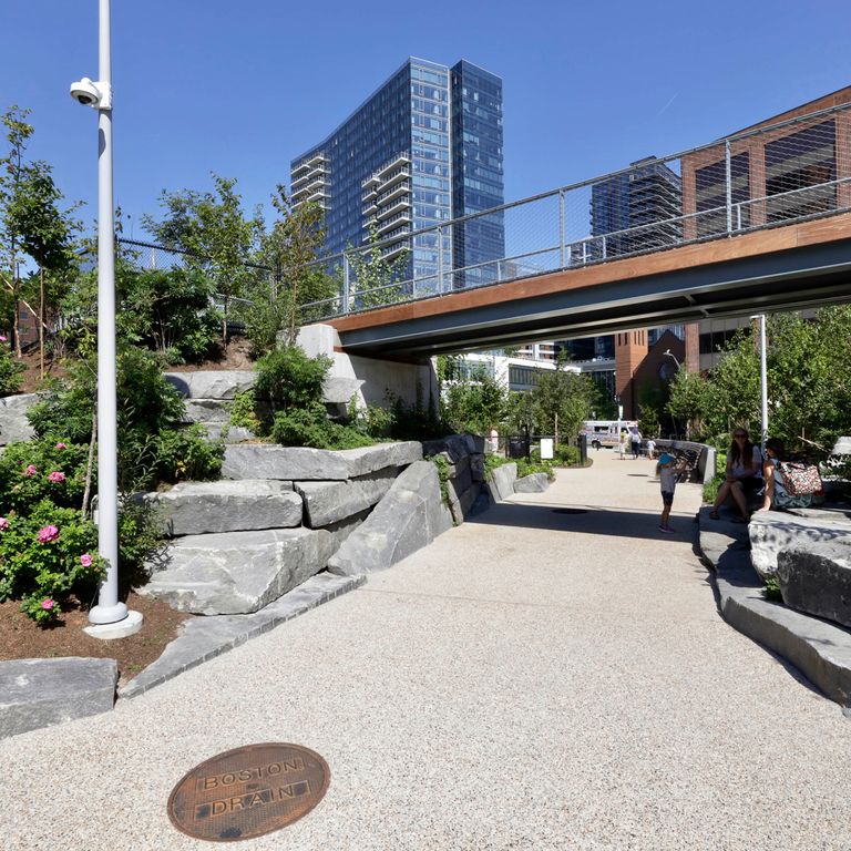 The image shows this product being used in a landscape boulders & ledge application.
