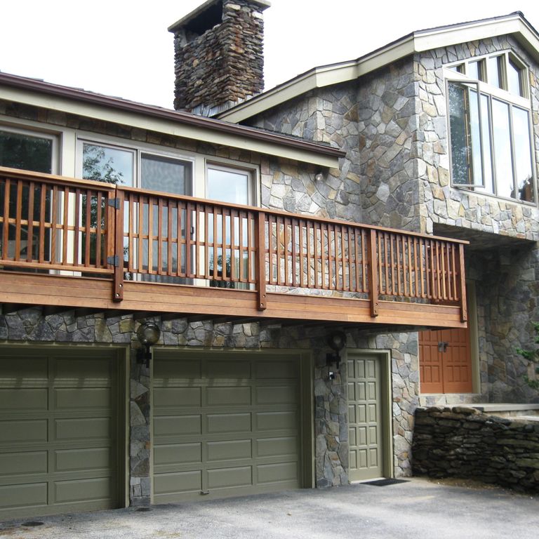 Application image for Adirondack Granite - Veneer. The image shows this product being used in a landscape wallstone application. The dominant color shown is gray. The color mix creates a warm feeling.