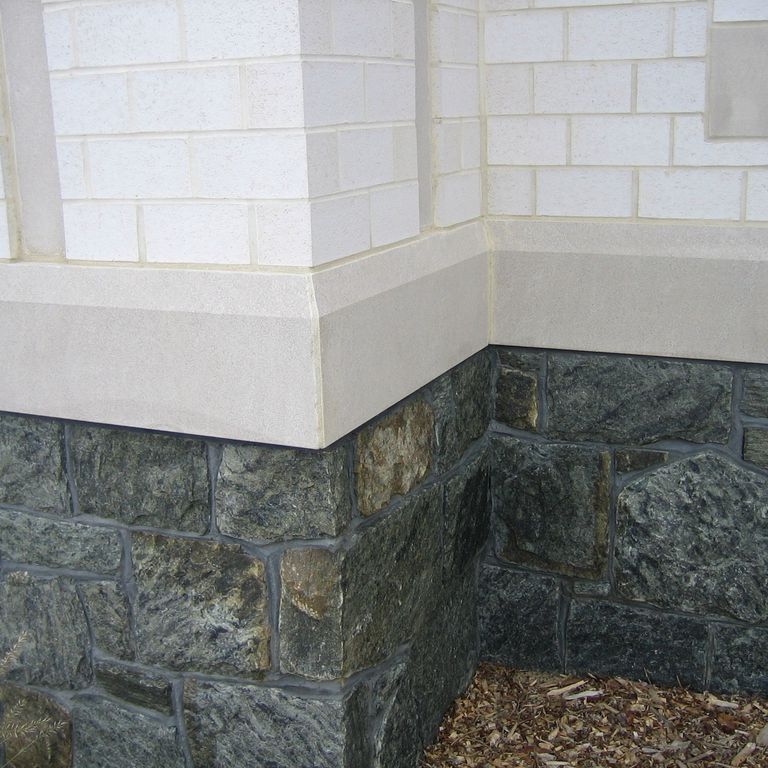 Application image for Blue Mountain Granite - Veneer. This is a building and landscape stone for indoor and outdoor commercial and residential applications. Suitable for general use, freeze-thaw conditions, low heat absorption surfaces, high traffic areas, low slipperiness surfaces and high heel compatibilty situations. Relatively higher in price.