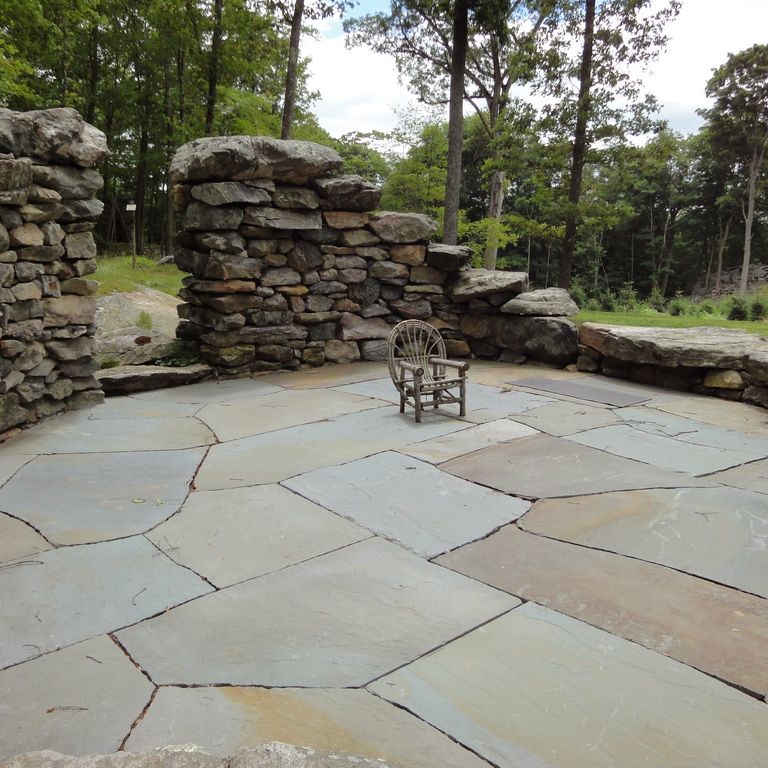 The image shows this product being used in a patio pavers application.