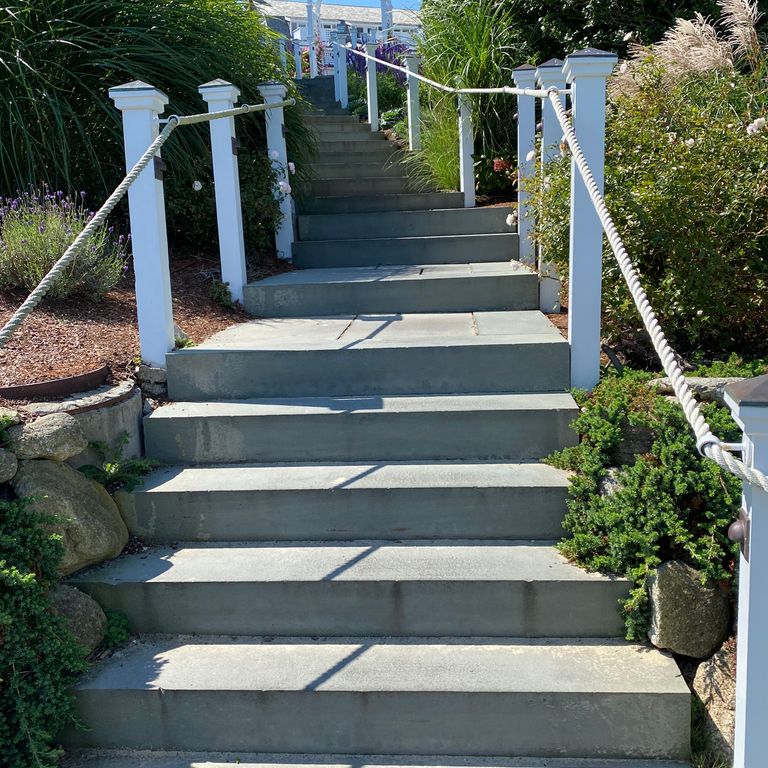 Feature image for Bluestone Flamed Surface Blue/Gray - Monolithic Steps. The image shows this product being used in a monolithic steps application. The dominant color shown is gray. The color mix creates a cool feeling. Solid color pattern.