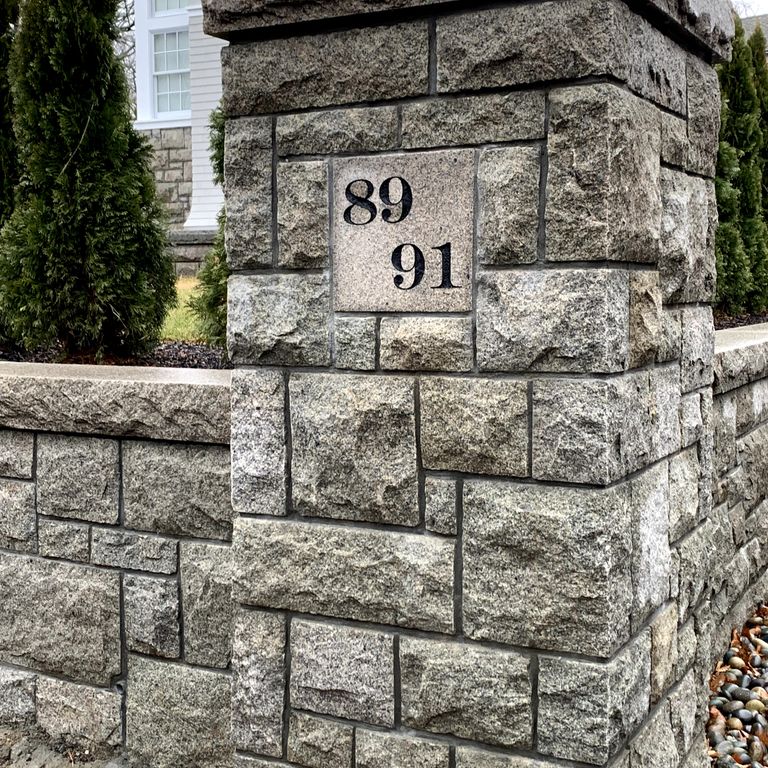 Application image for Cape Neddick Granite Clear - Full Bed Veneer. The image shows this product being used for wallstone cap and full bed veneer. The dominant color shown is gray. The color mix creates a warm feeling. Regular color pattern.