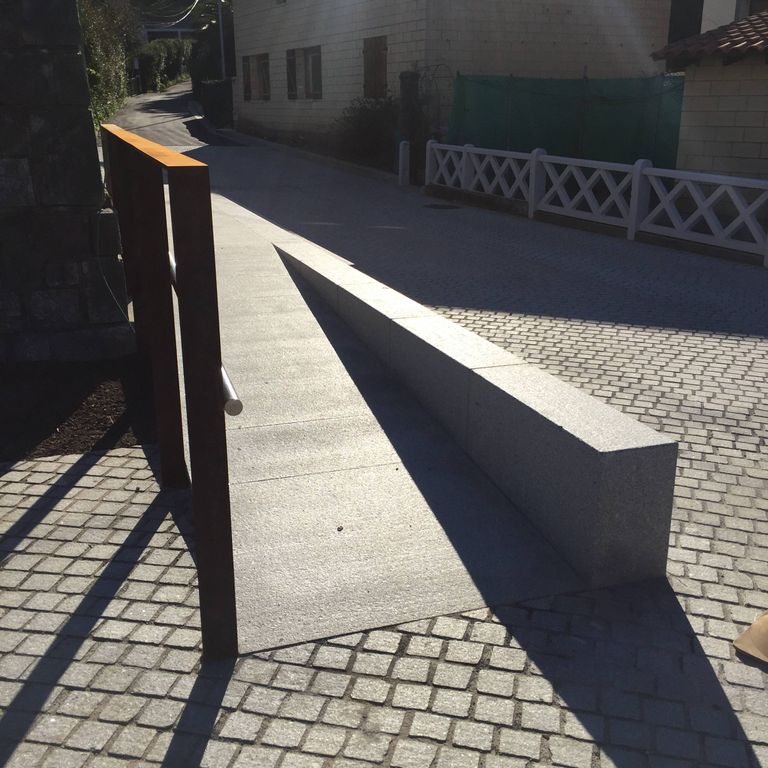 The image shows this product being used for path pavers and patio pavers.