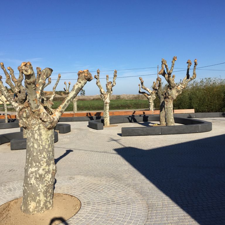 The image shows this product being used for path pavers and patio pavers.
